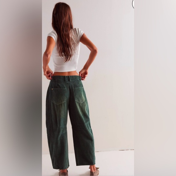 FREE PEOPLE Good Luck corduroy barrel pants, size 29 - Picture 2 of 8